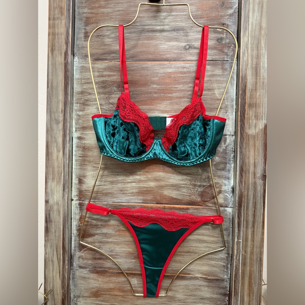 Luxurious Red and Green Lace Bra Set